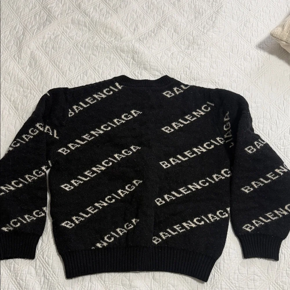 Balenciaga Black and White Logo Sweater - Picture 6 of 9